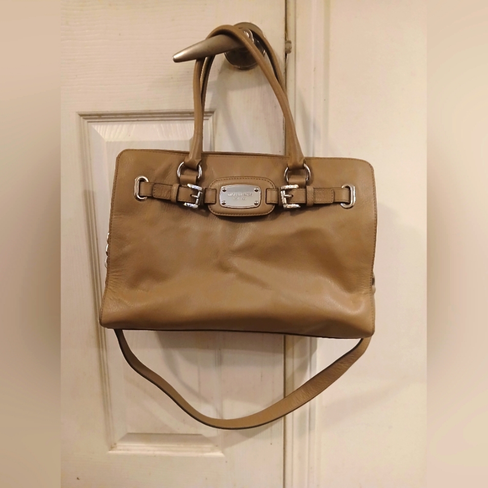 Micheal Kors Tan Purse